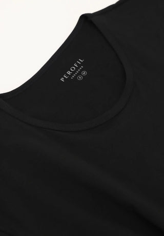 Black crew neck t-shirt with PEROFIL 4 Seasons label, close-up of collar and fabric
