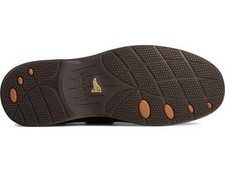 Men’s boat shoe non-marking rubber sole with grip pattern and brown accents